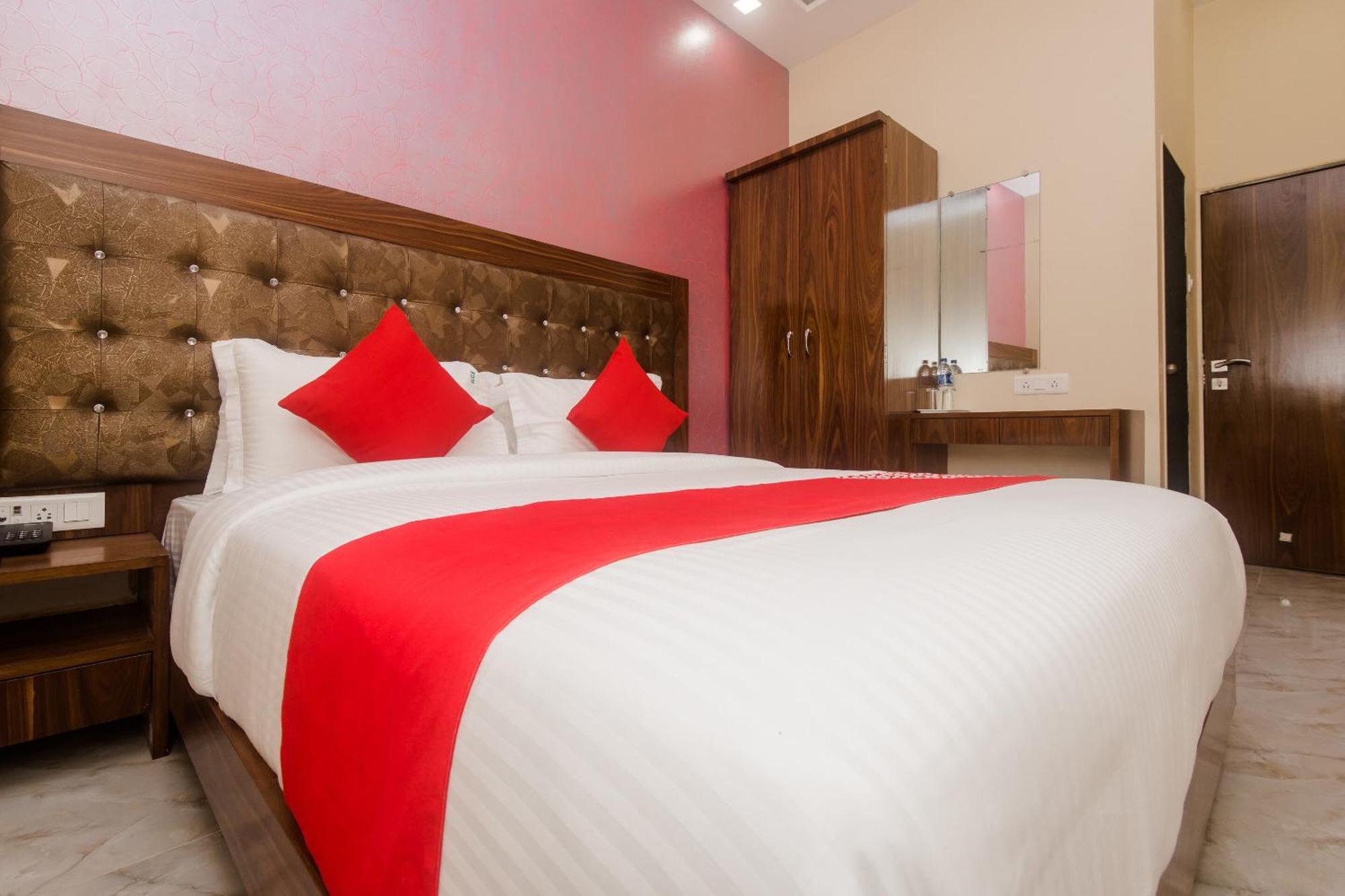 Hotel O Greenforest Near Airport Road Metro Station Мумбаї Екстер'єр фото